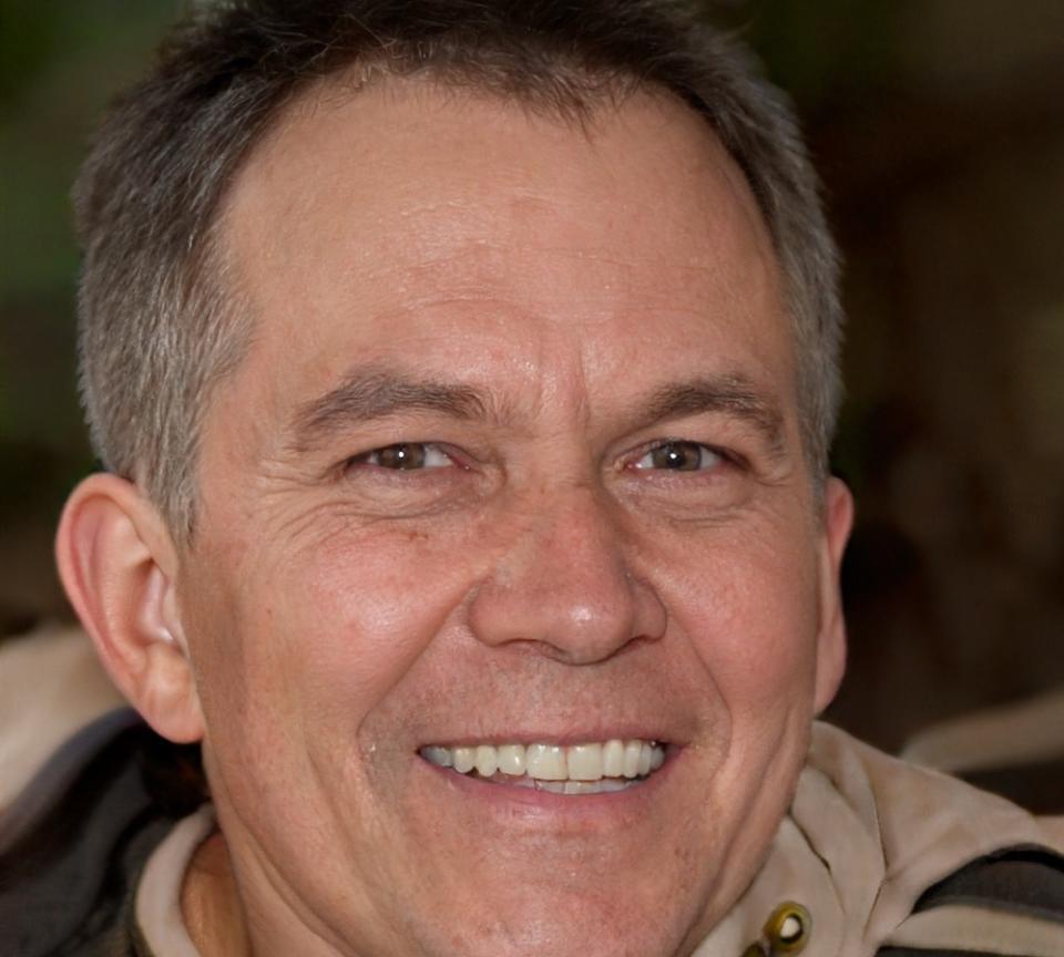 Roberto Mendoza, Mentor Senior